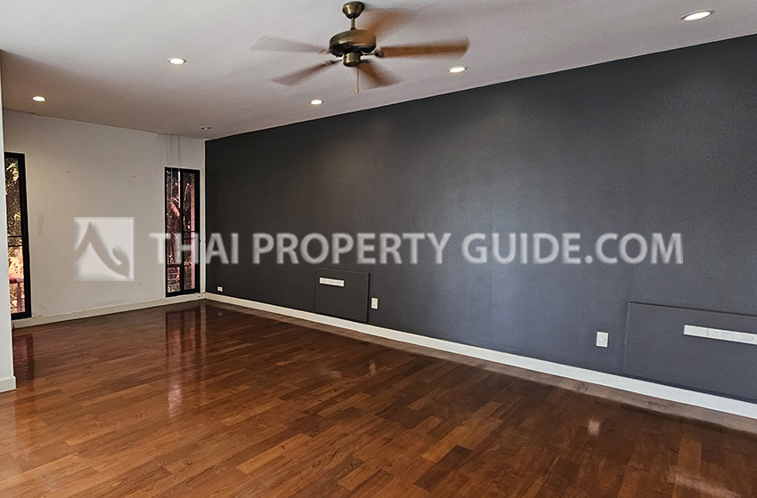 House with Private Pool in Nichada Thani 